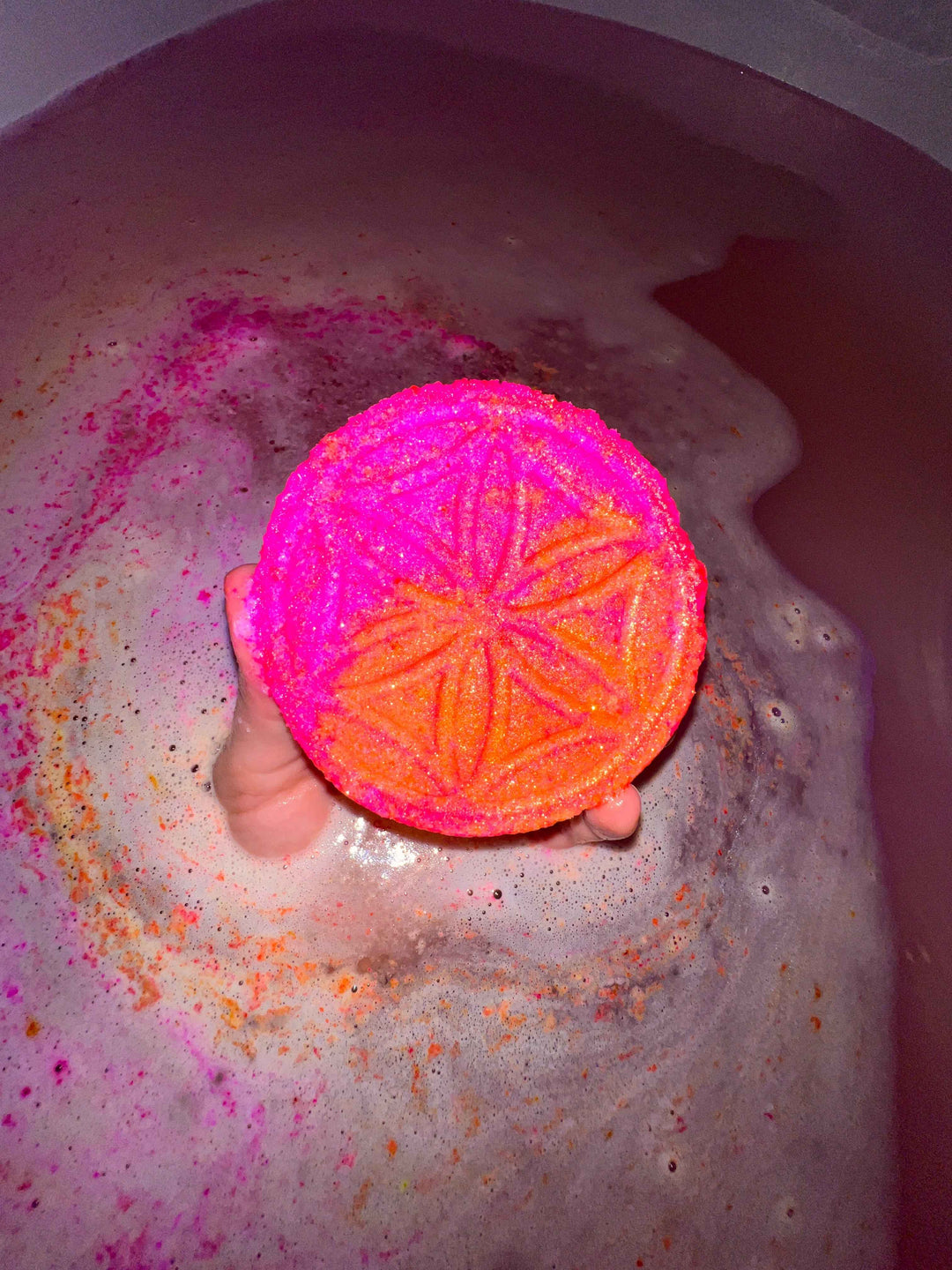 Flower of life – Crystal-infused bath bomb