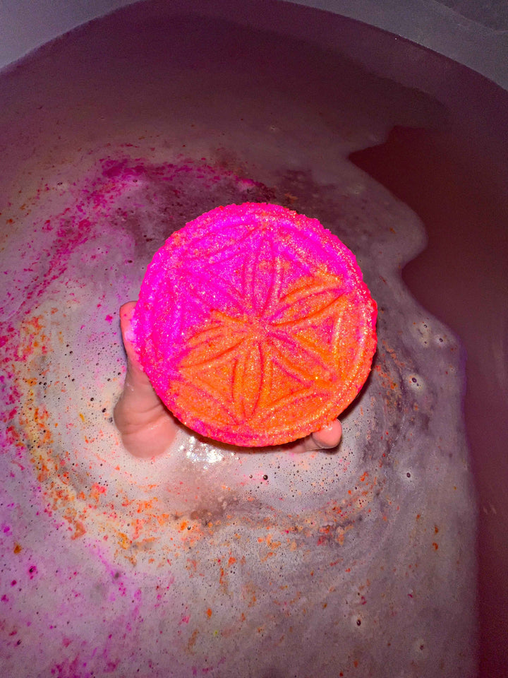 Flower of life – Crystal-infused bath bomb