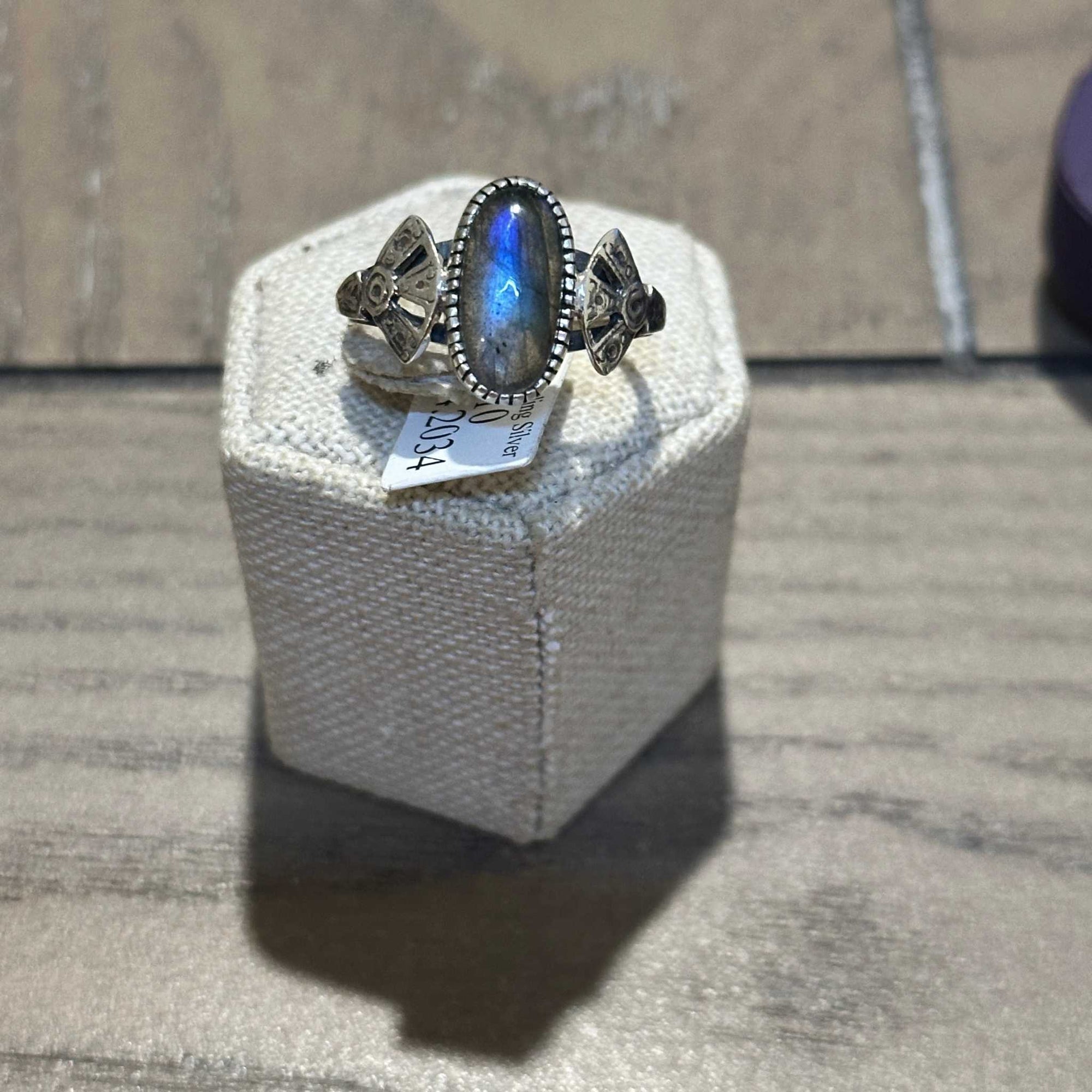 Labradorite Oval Fan-Detail Ring – Sterling Silver – Size 10