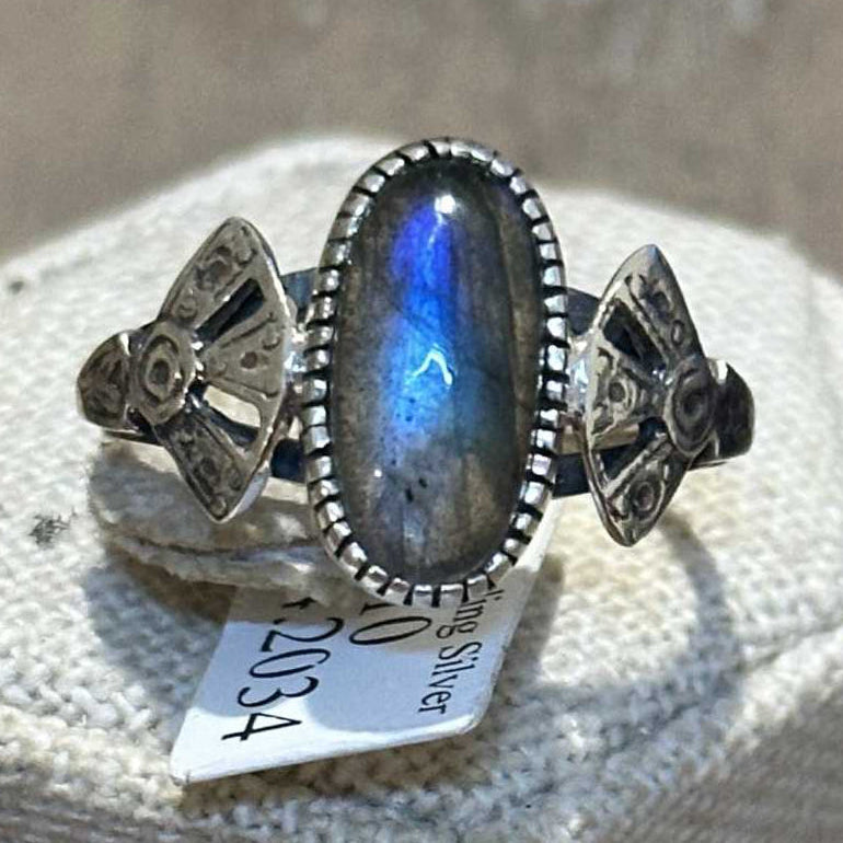 Labradorite Oval Fan-Detail Ring – Sterling Silver – Size 10