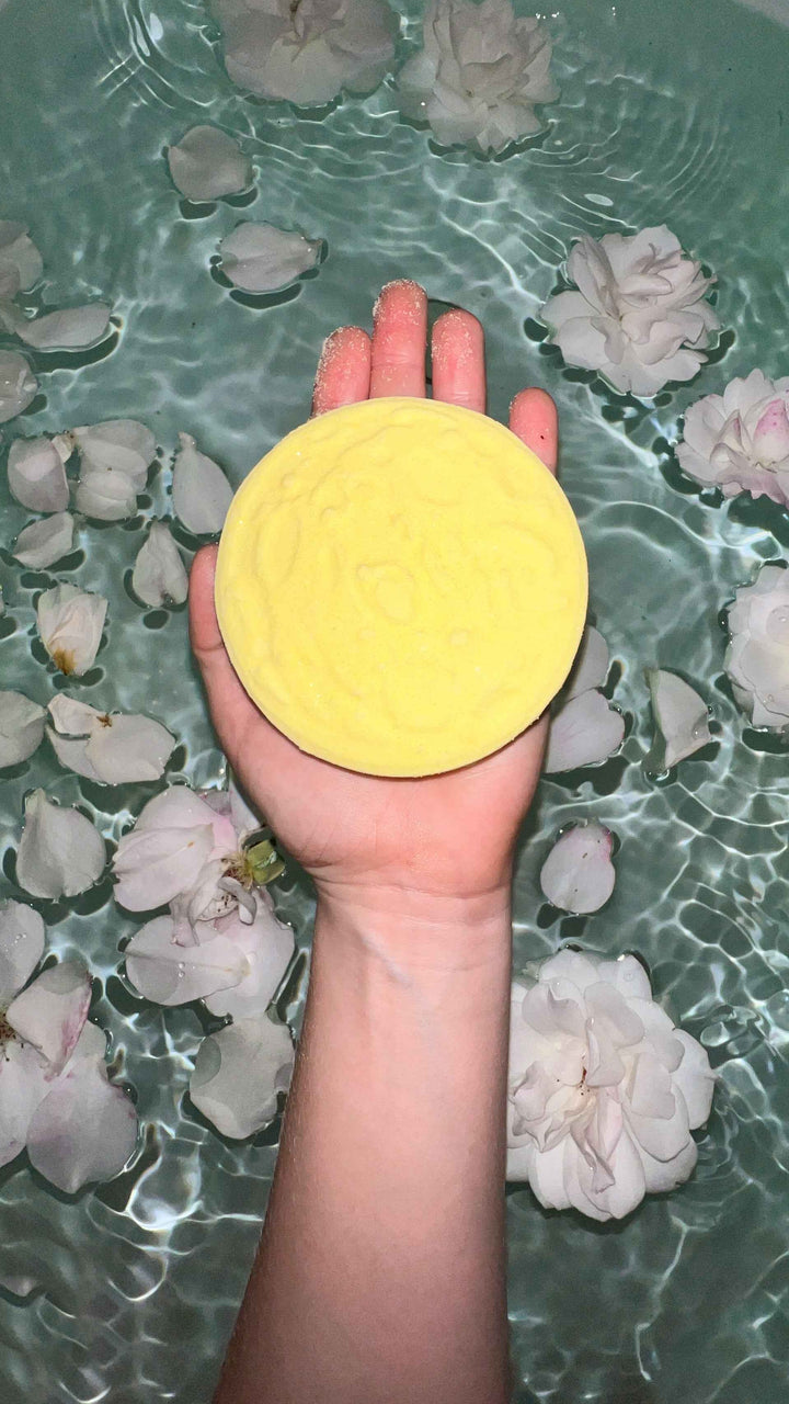 Full moon – Crystal-infused bath bomb
