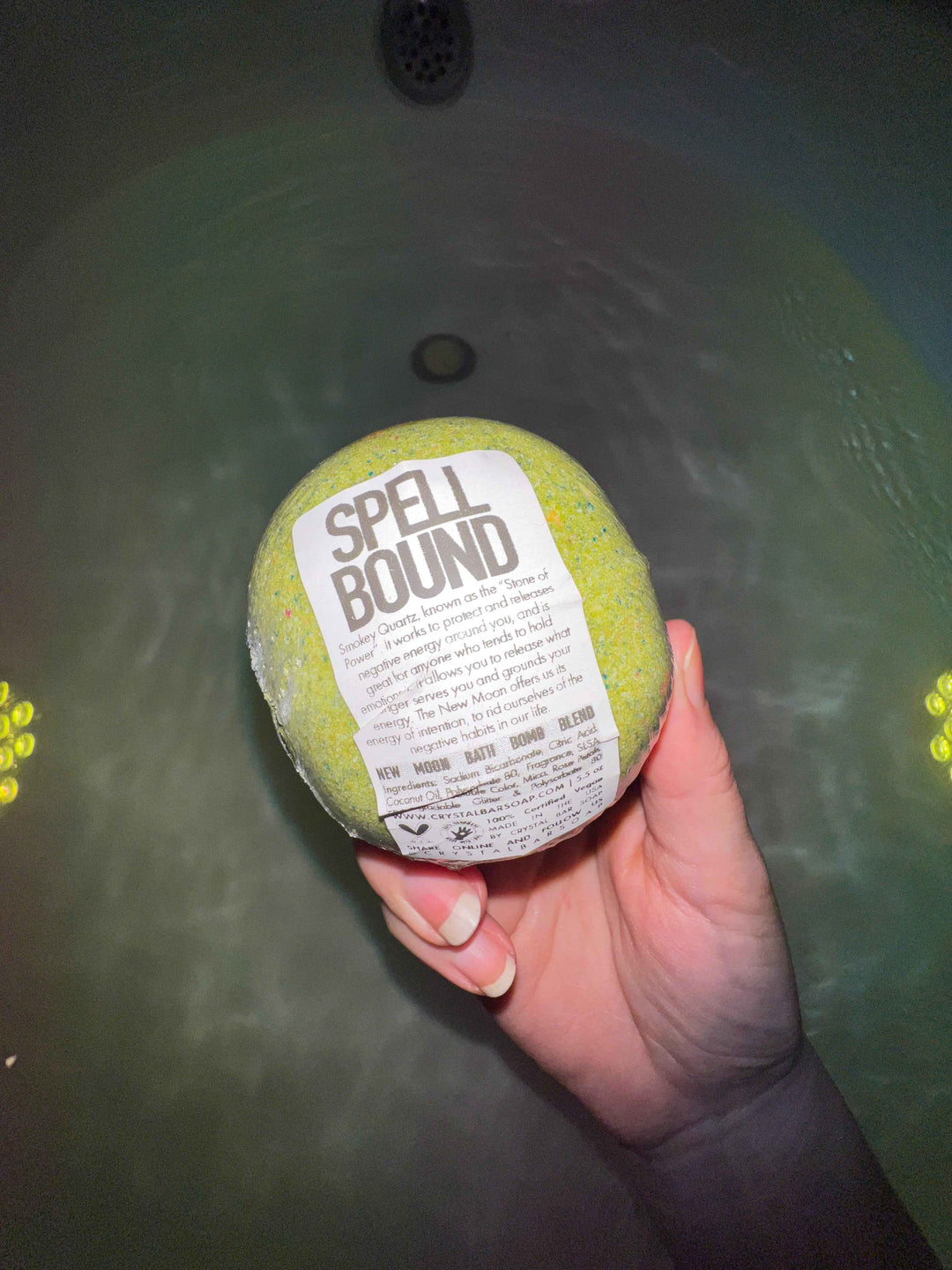 Spellbound – Crystal-infused bath bomb
