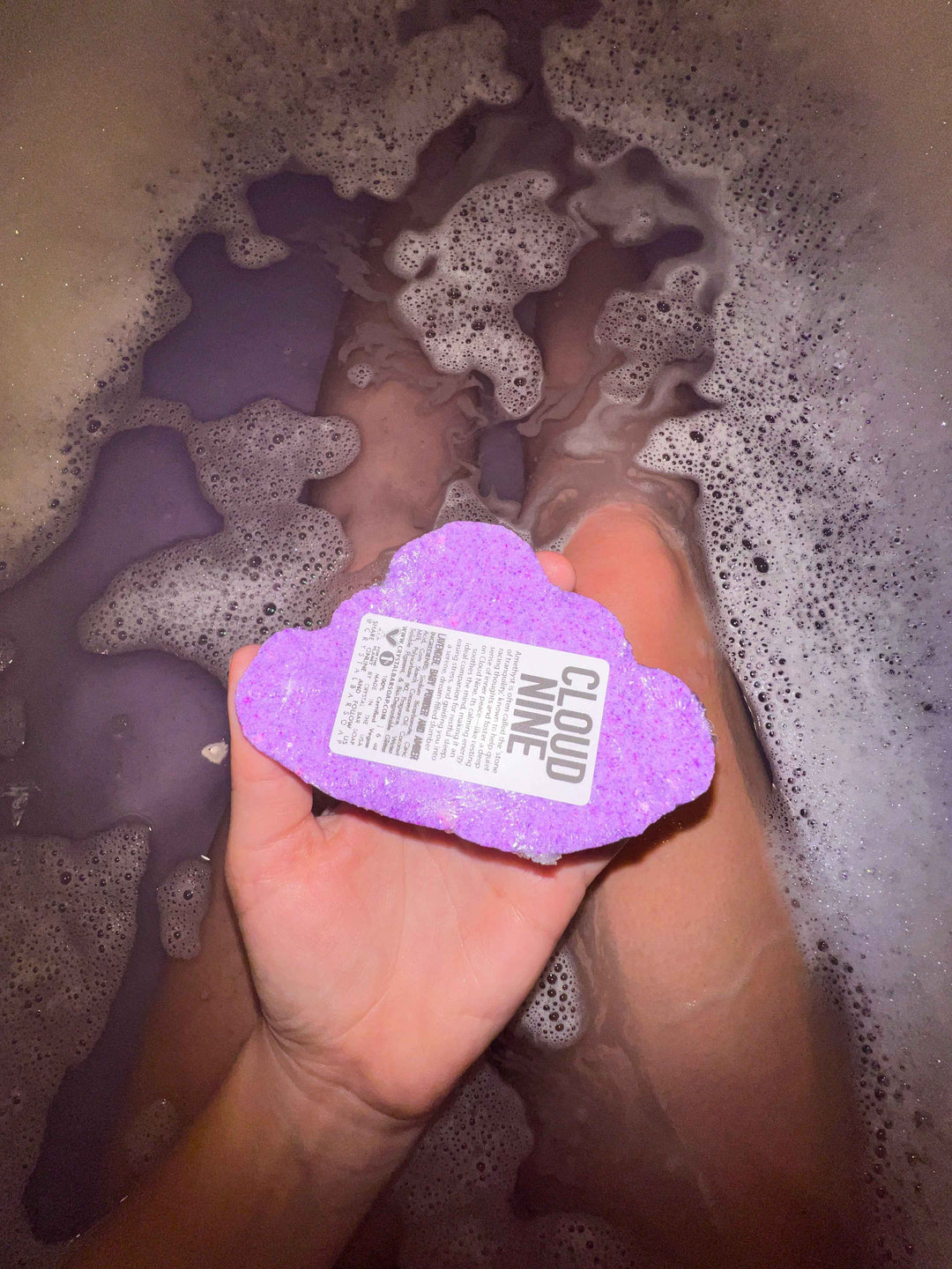 Cloud nine – Crystal-infused bath bomb