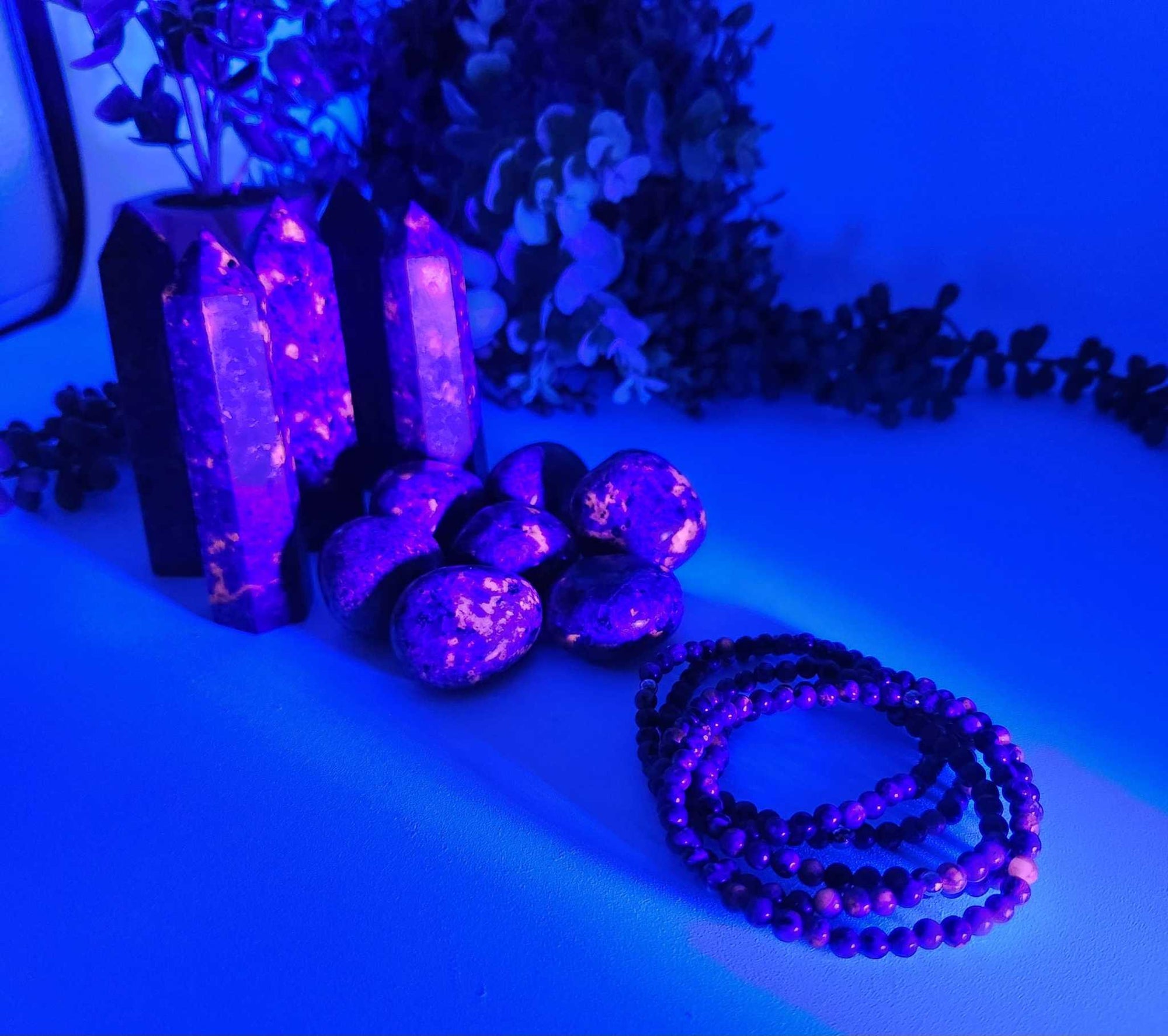 Yooperlite Stretchable Gemstone Bracelet 4mm  (UV Reactive)