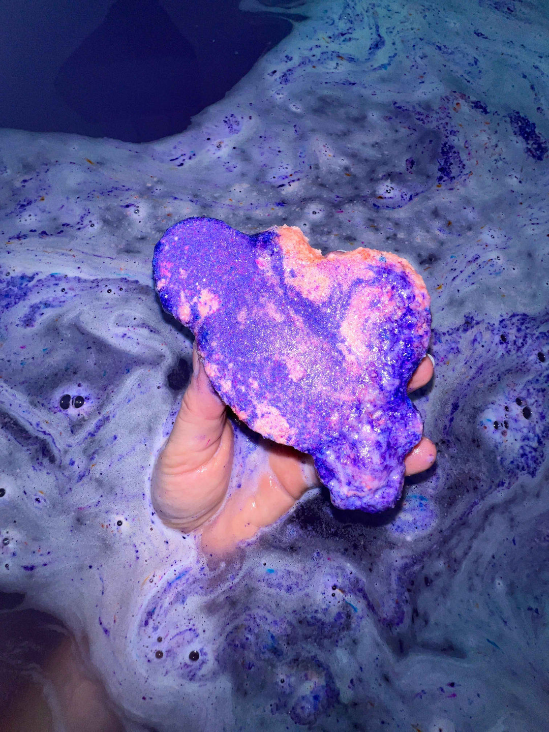Head in the clouds – Crystal-infused bath bomb