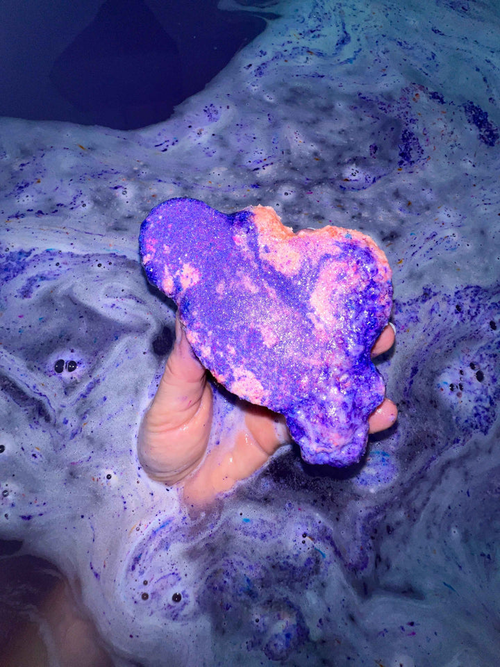 Head in the clouds – Crystal-infused bath bomb