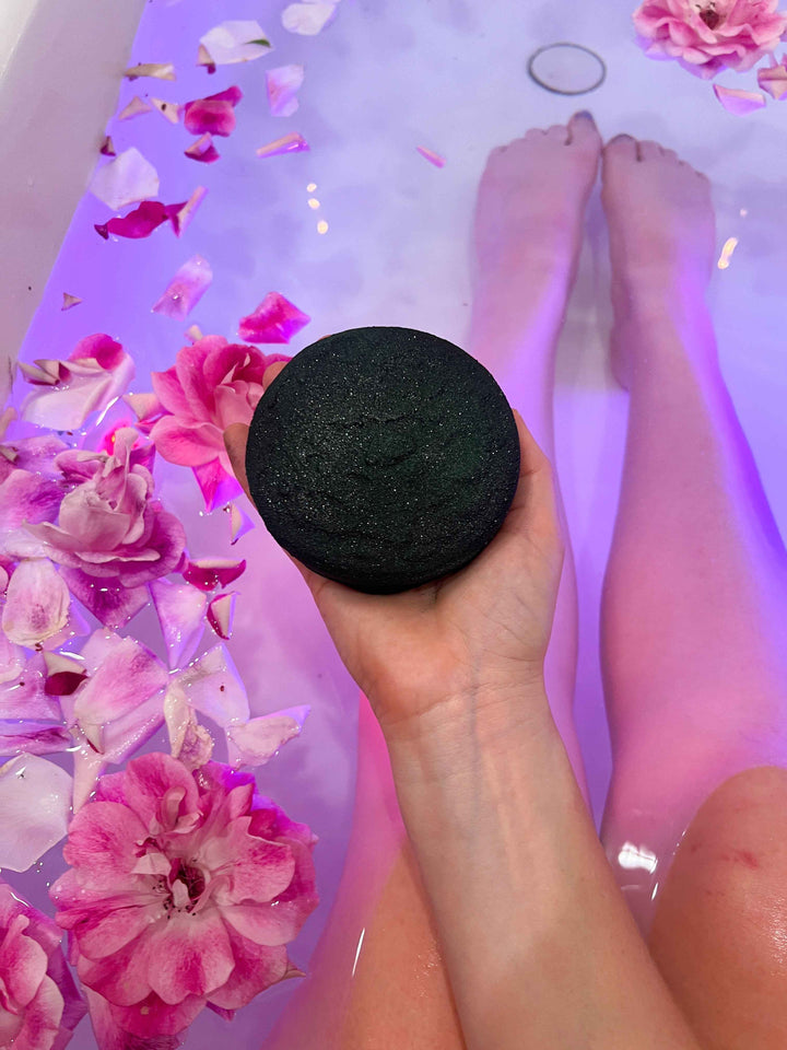New moon – Crystal-infused bath bomb