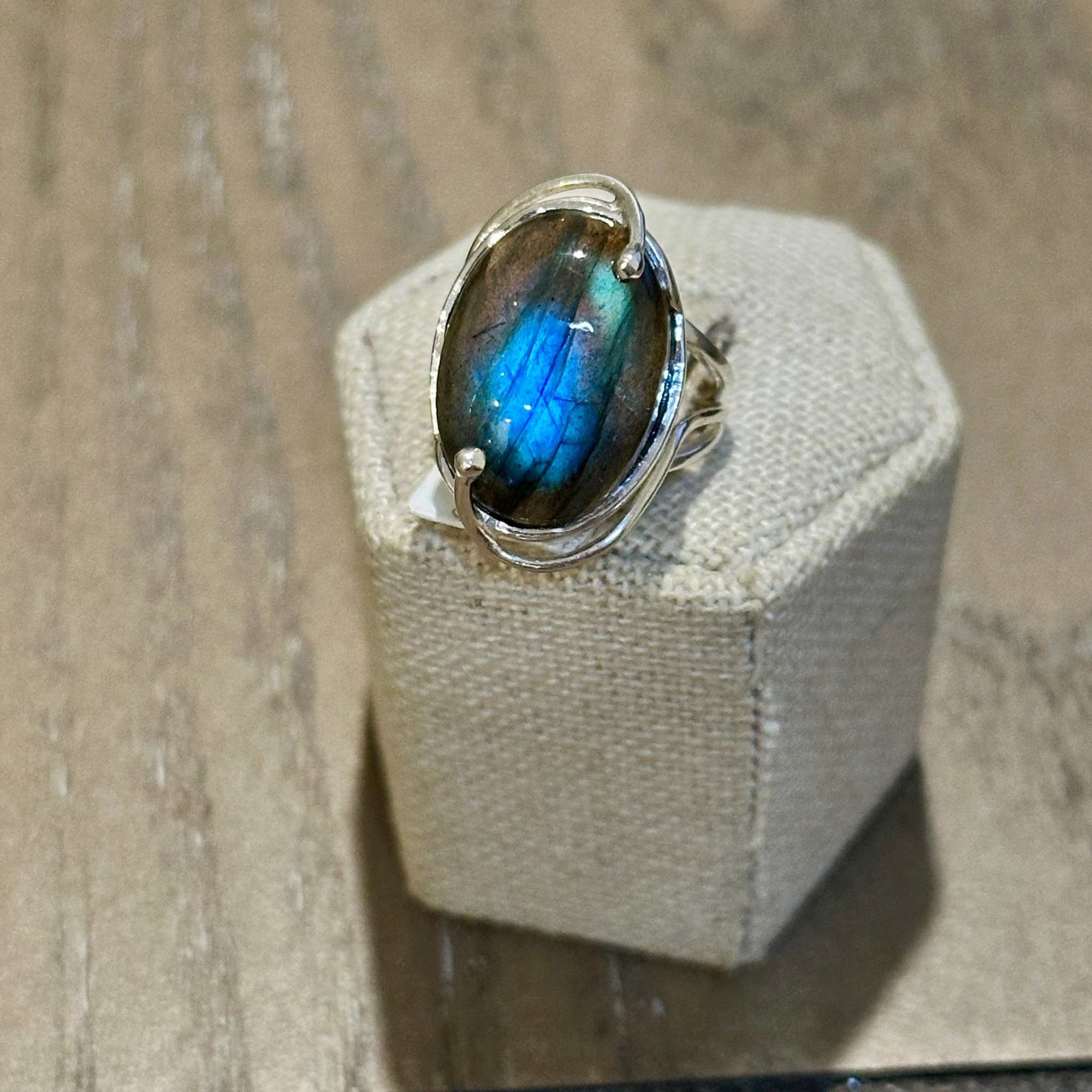 Labradorite Oval Art-Deco Wrap Ring – Sterling Silver – Size 5