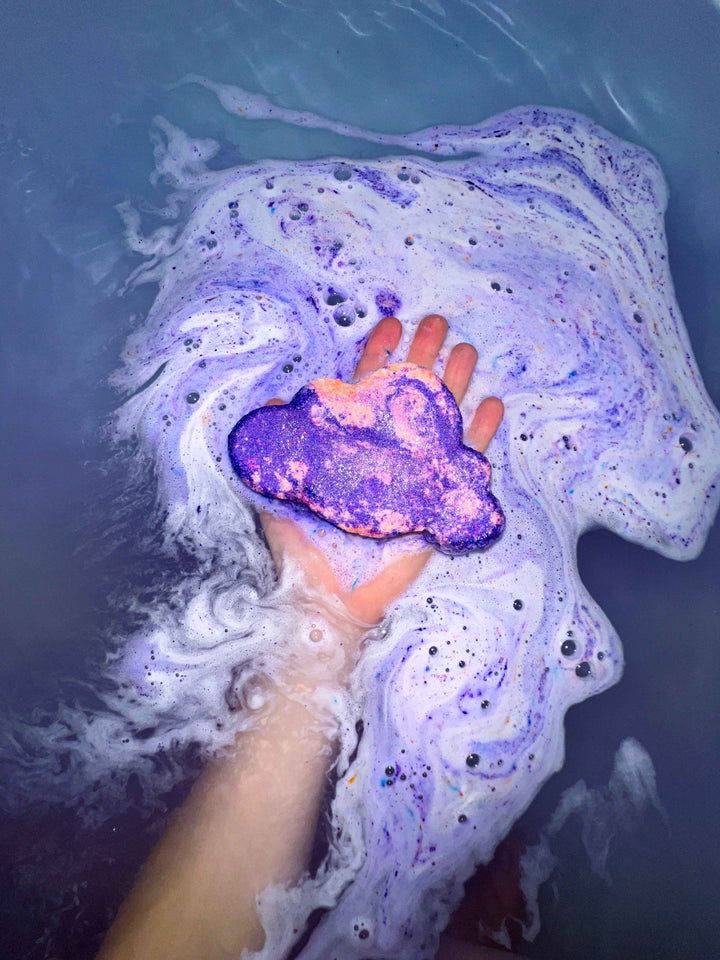 Head in the clouds – Crystal-infused bath bomb