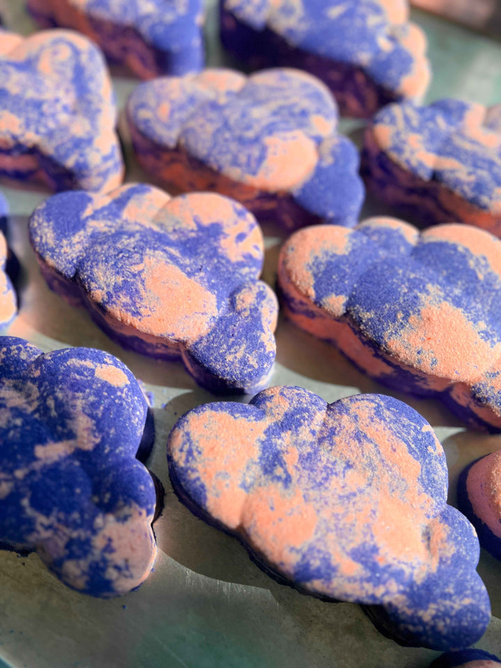 Head in the clouds – Crystal-infused bath bomb