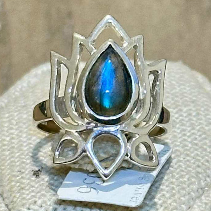 Labradorite Teardrop Lotus-Frame Ring – Sterling Silver – Sizes 6 & 8