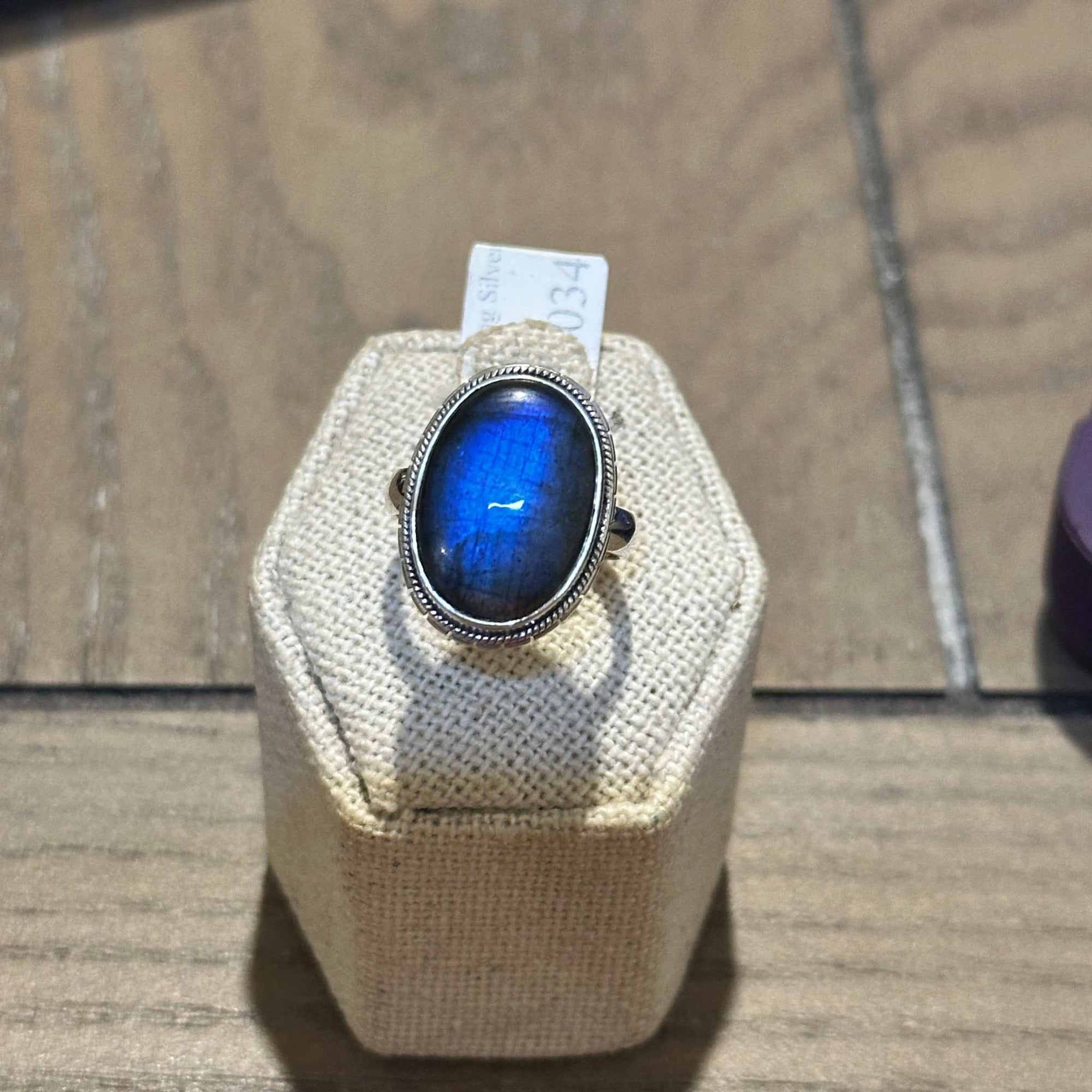 Labradorite Oval Beaded-Edge Ring – Sterling Silver – Size 6