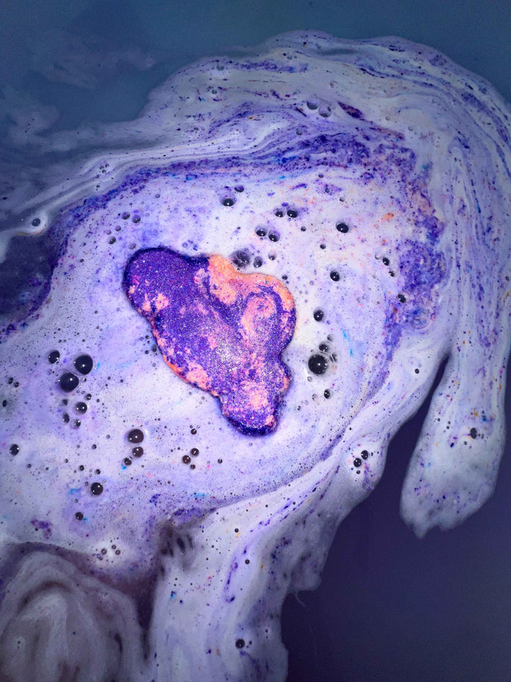 Head in the clouds – Crystal-infused bath bomb