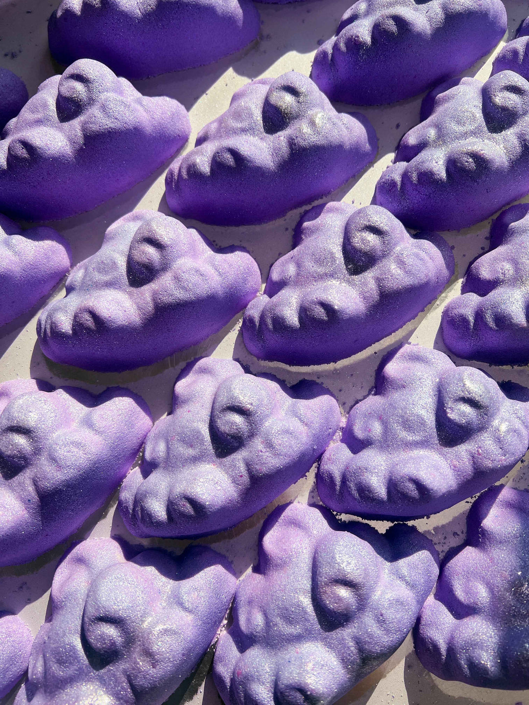 Cloud nine – Crystal-infused bath bomb