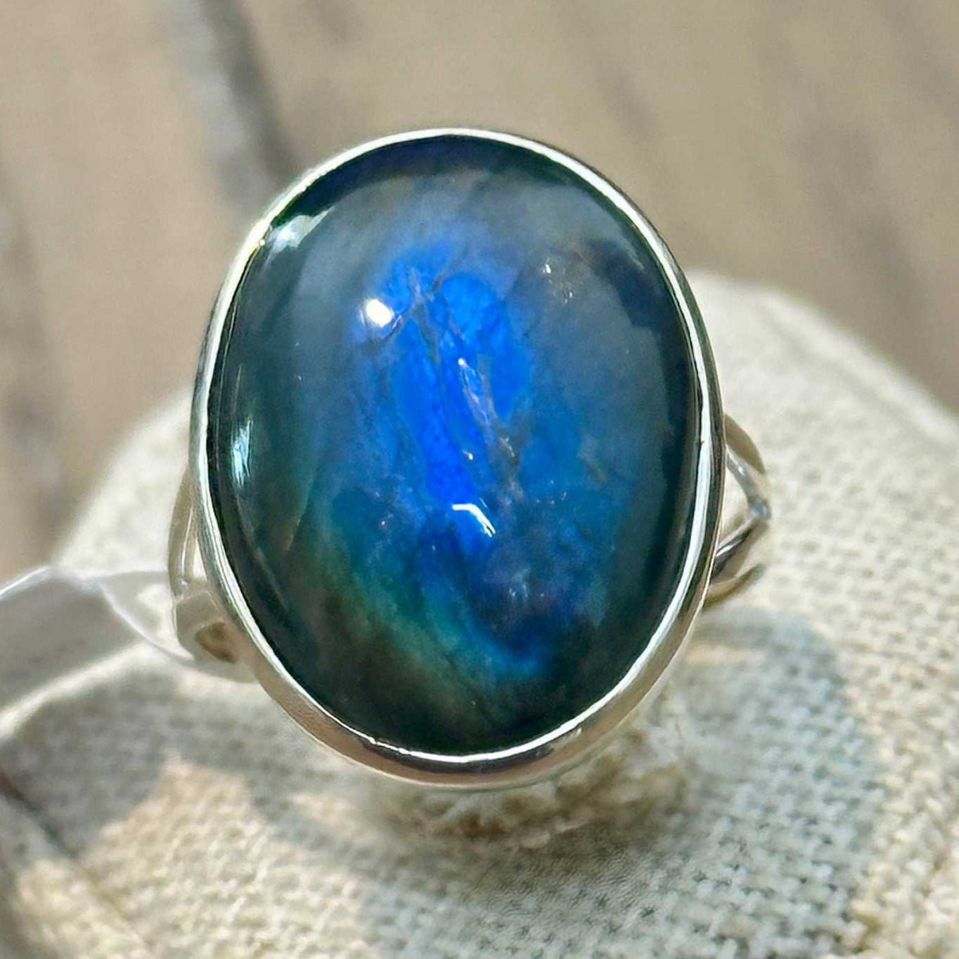 Labradorite Midnight-Blue Oval Radiance Ring – Sterling Silver – Size 8 & 9