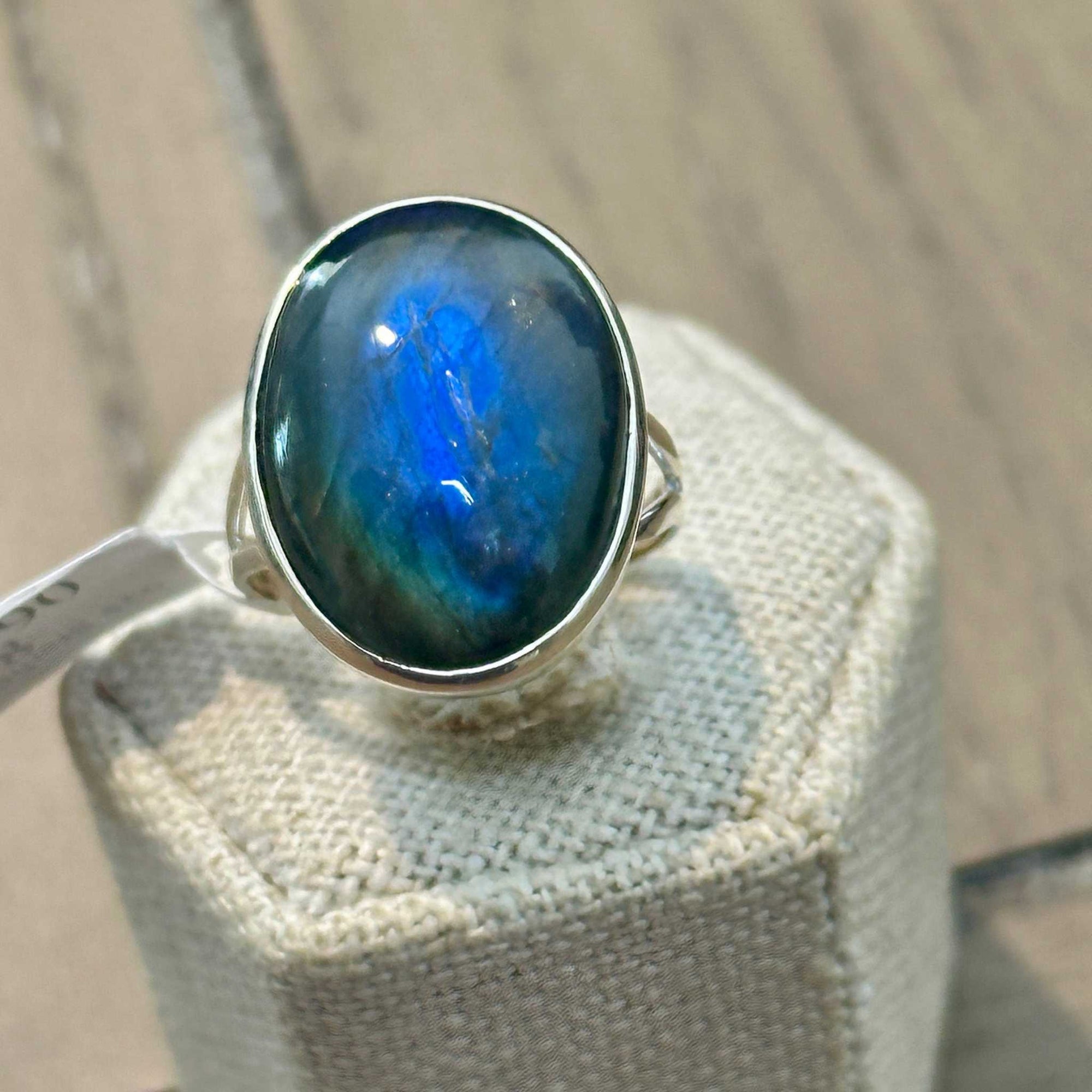 Labradorite Midnight-Blue Oval Radiance Ring – Sterling Silver – Size 8 & 9