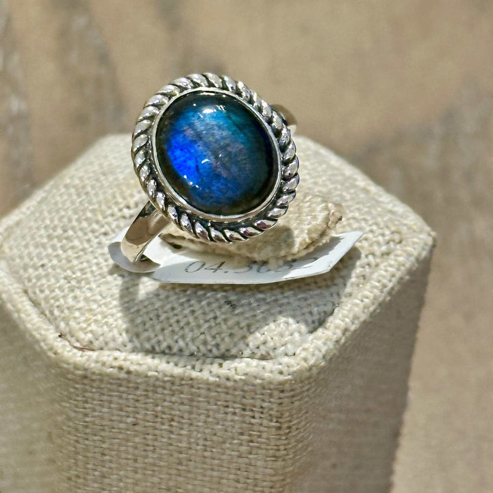 Labradorite Oval Rope-Frame Ring – Sterling Silver – Sizes 5 &amp; 9