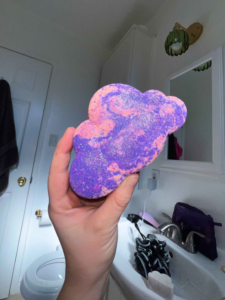 Head in the clouds – Crystal-infused bath bomb