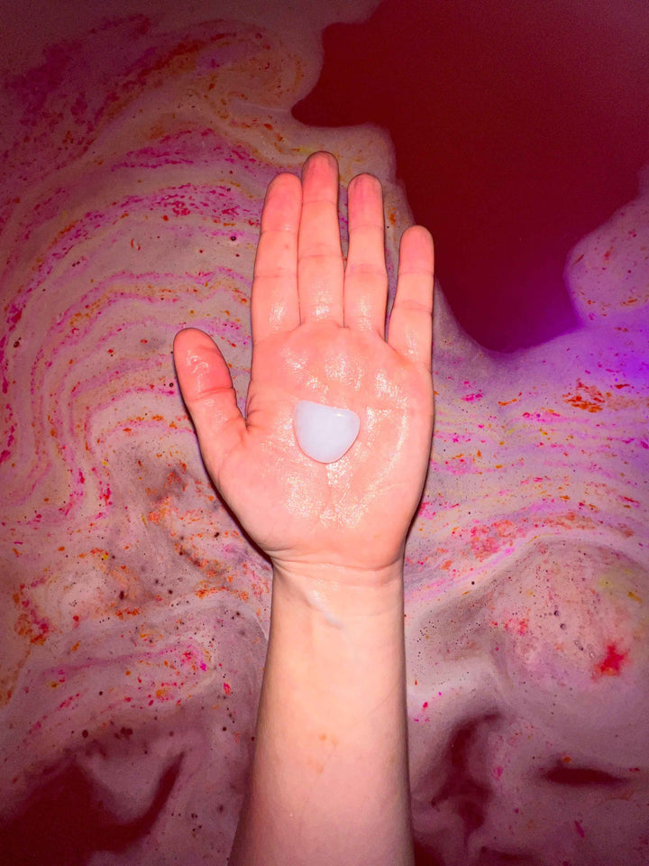Flower of life – Crystal-infused bath bomb