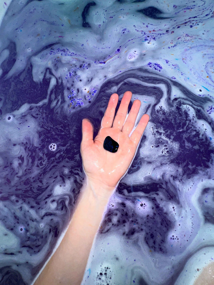 Head in the clouds – Crystal-infused bath bomb
