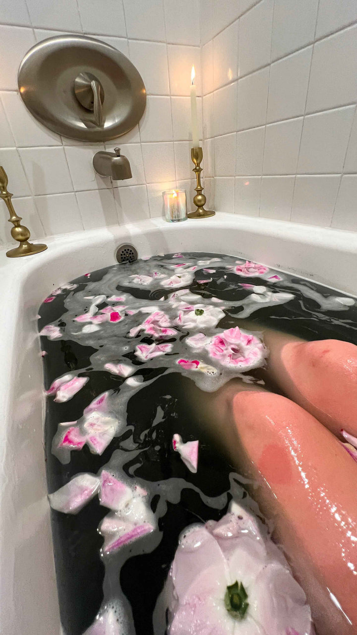 New moon – Crystal-infused bath bomb