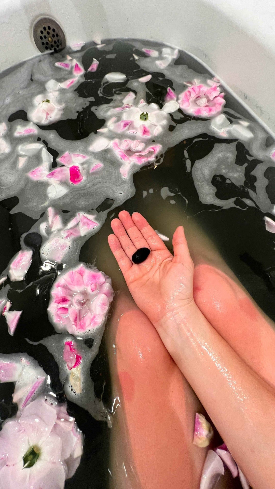 New moon – Crystal-infused bath bomb
