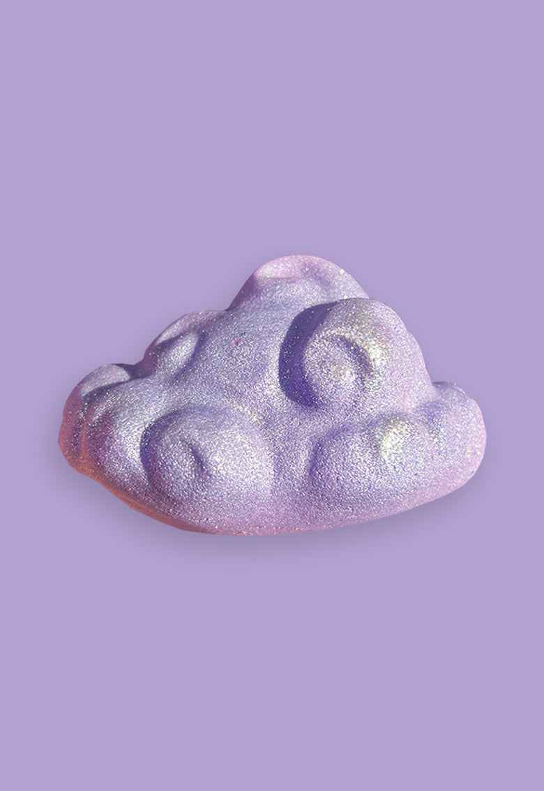 Cloud nine – Crystal-infused bath bomb