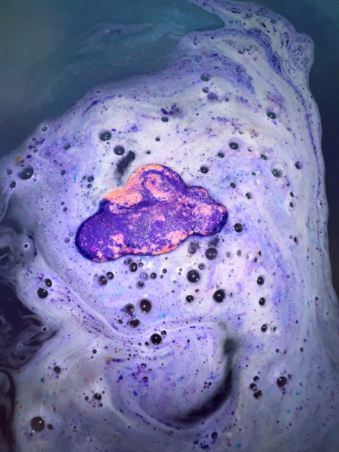 Head in the clouds – Crystal-infused bath bomb