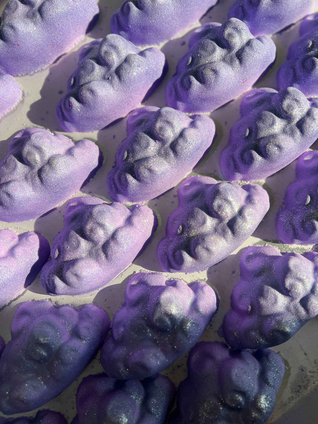 Cloud nine – Crystal-infused bath bomb