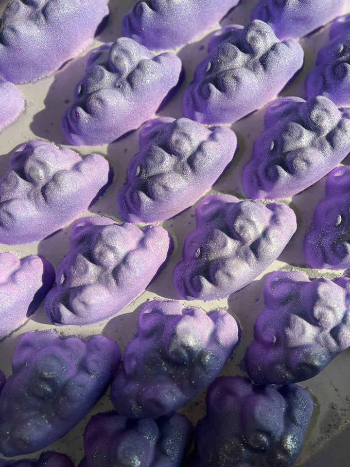 Cloud nine – Crystal-infused bath bomb