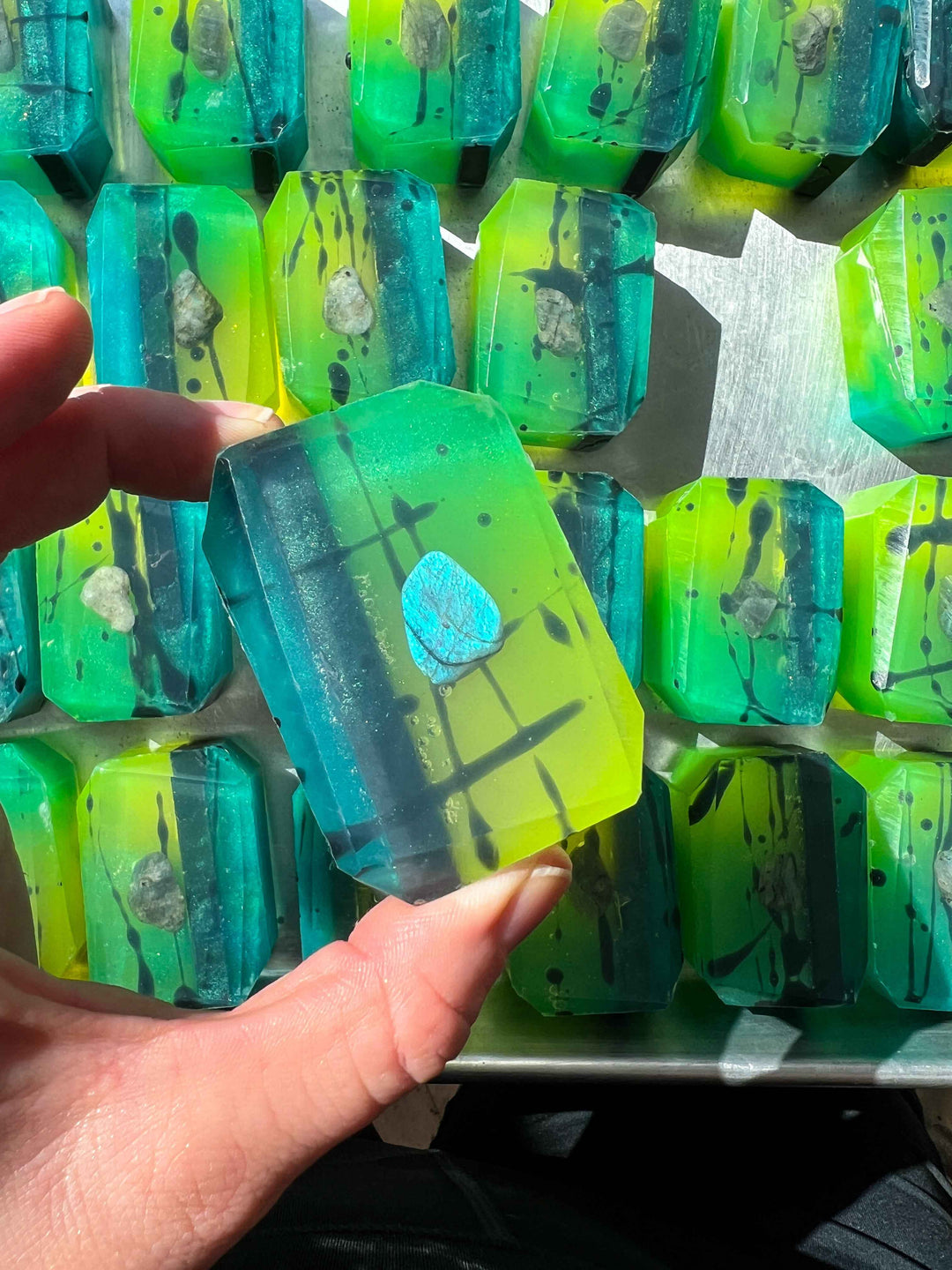 Evening aurora – Crystal-infused bar soap