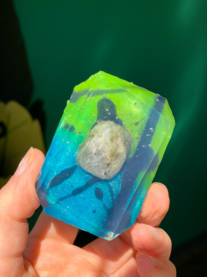 Evening aurora – Crystal-infused bar soap