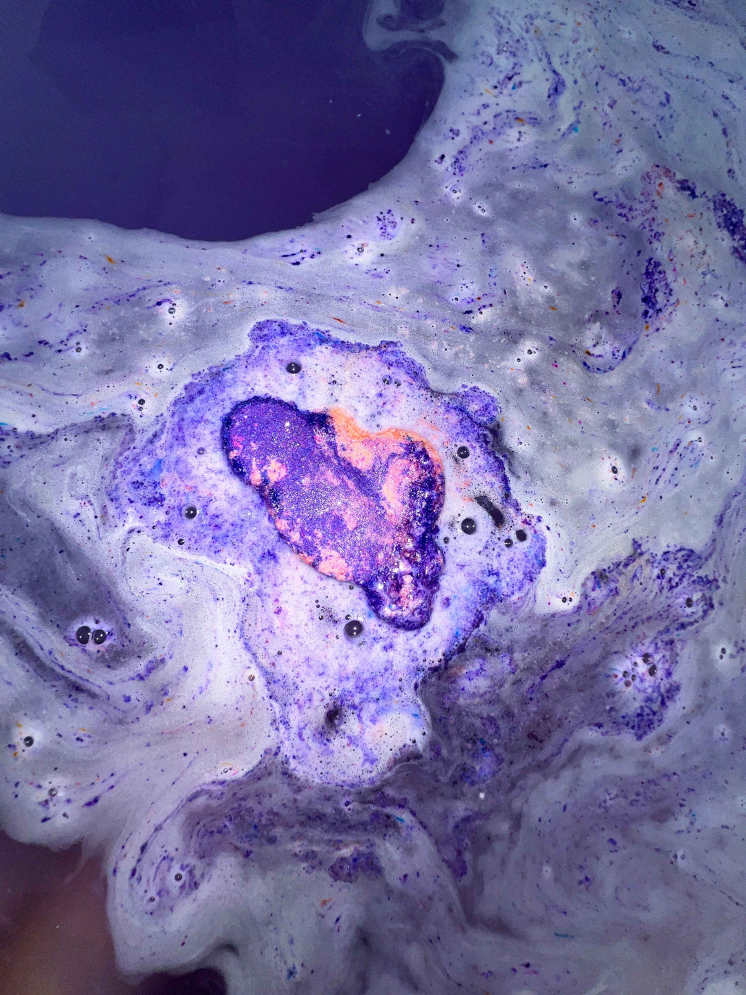 Head in the clouds – Crystal-infused bath bomb