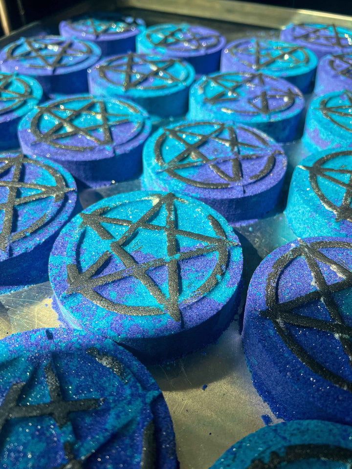 Coven society – Crystal-infused bath bomb