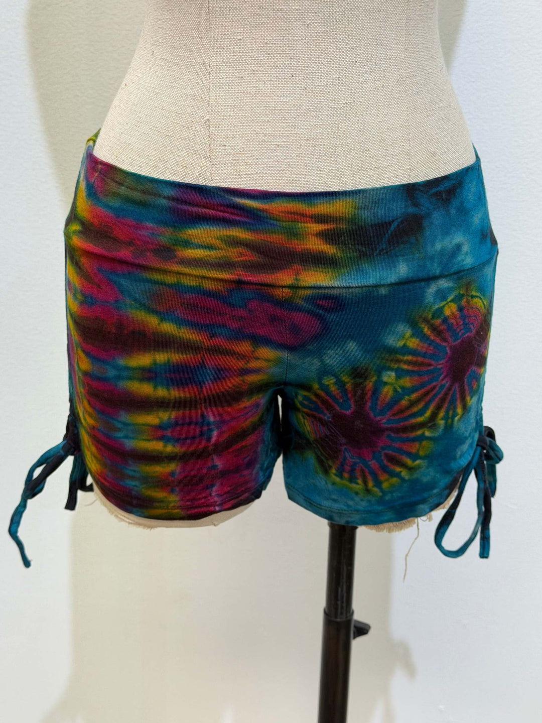 Tie-dye Ruche Booty Shorts