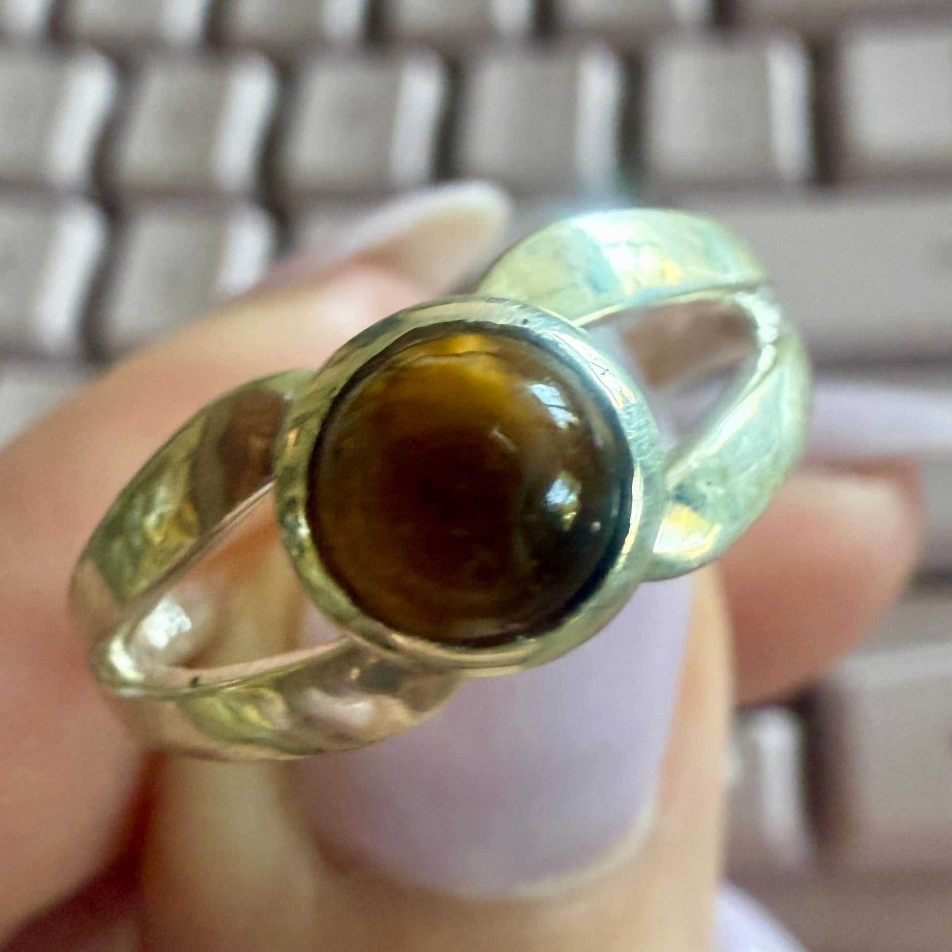 Tiger Eye Round Twist-Band Ring – Sterling Silver – Size 9
