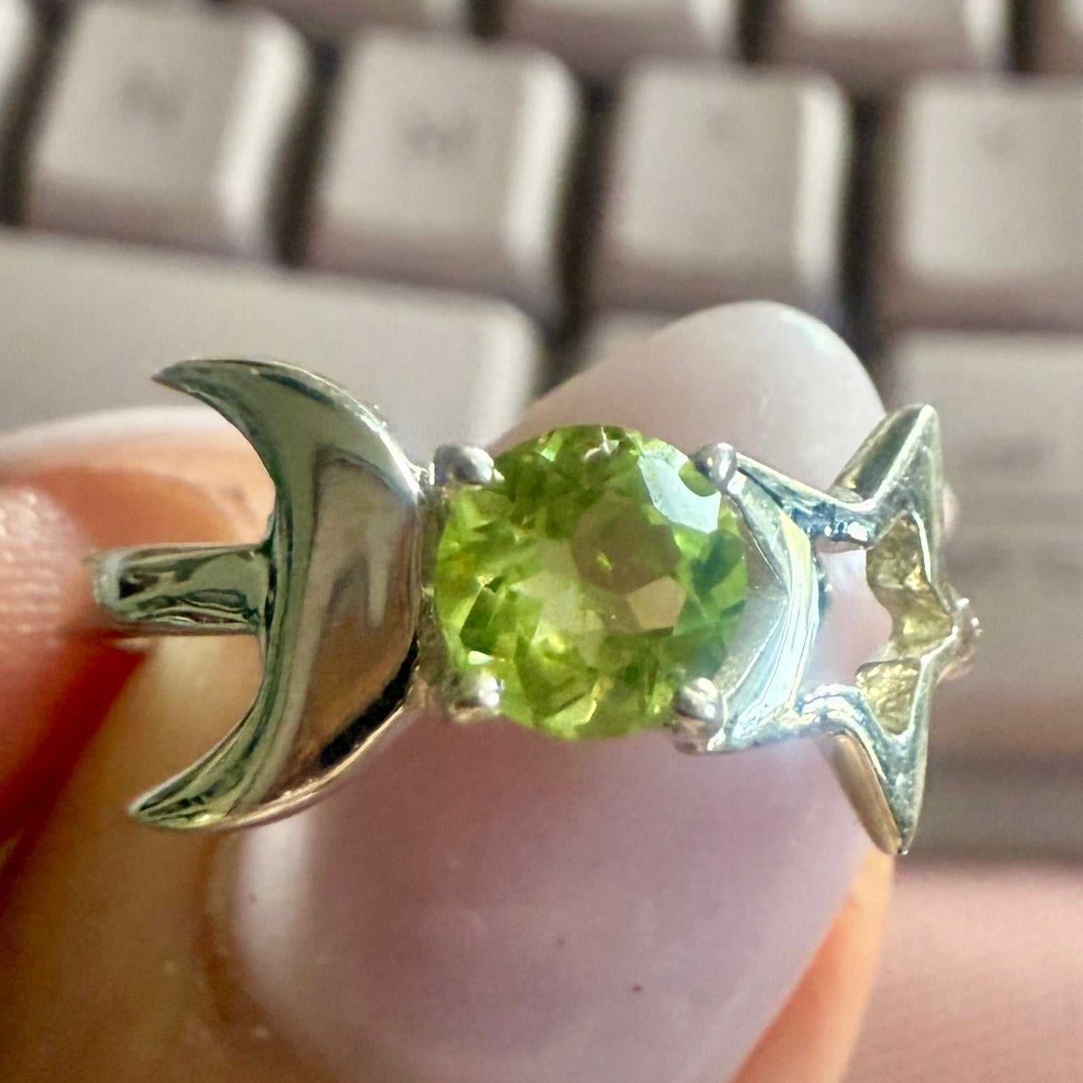 Peridot Moon &amp; Star Ring – Sterling Silver – Size 7