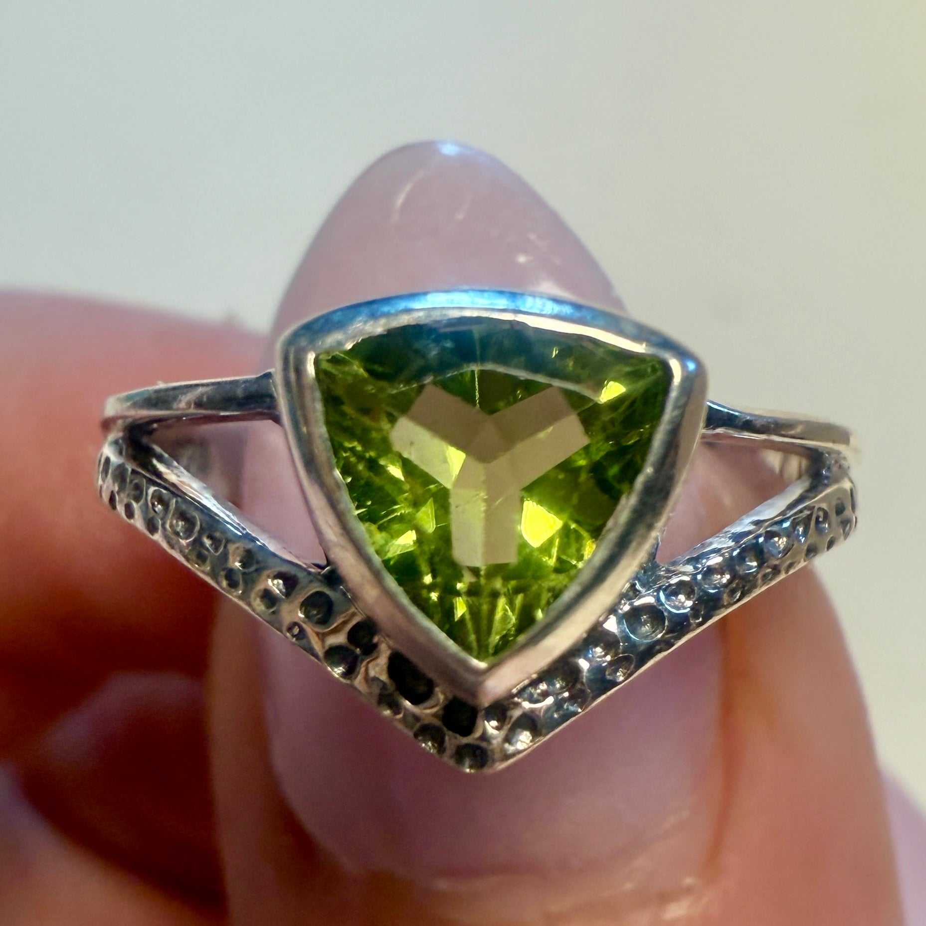 Peridot Trillion-Cut Textured Band Ring – Sterling Silver – Sizes 6 &amp; 8