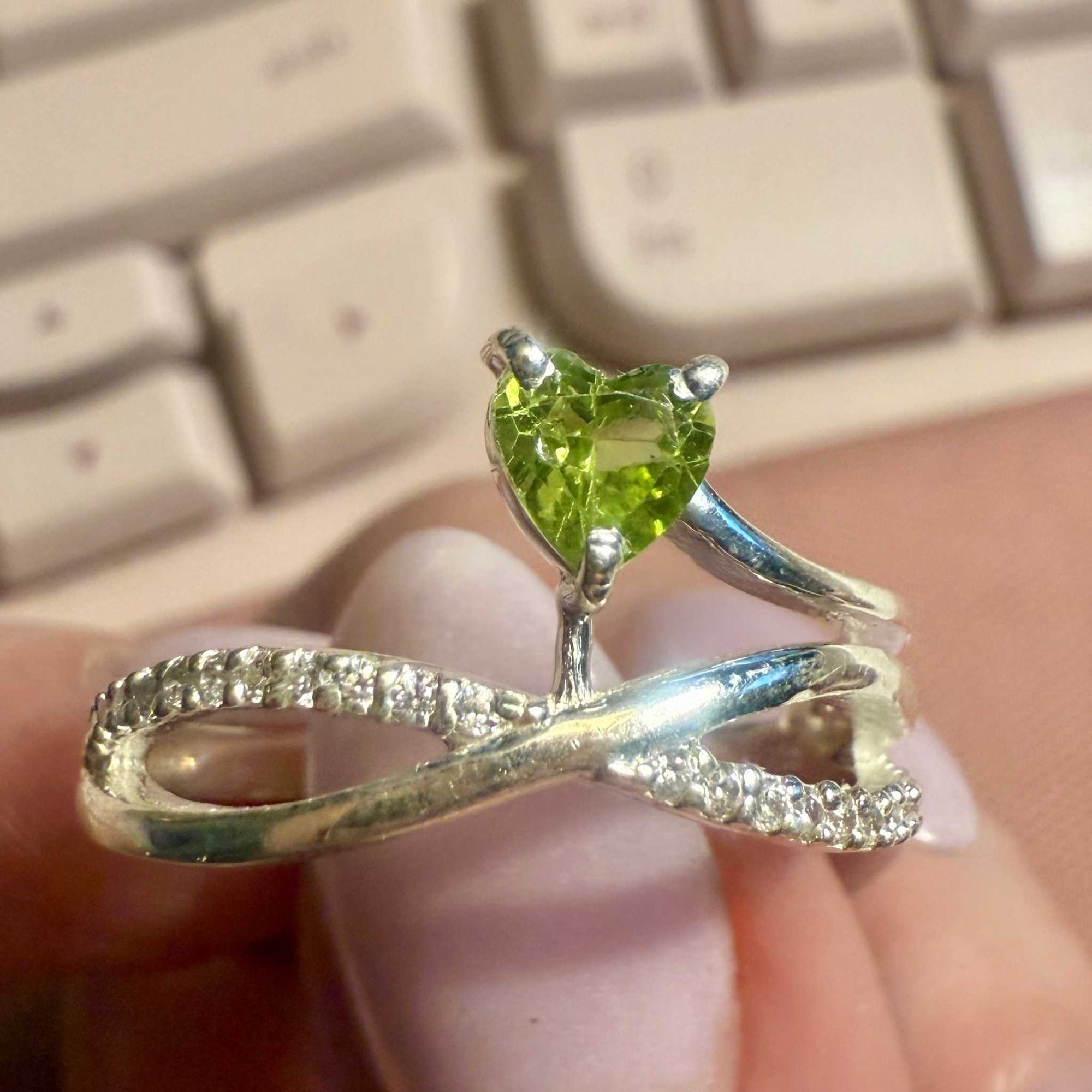 Peridot Heart Infinity Band Ring – Sterling Silver – Size 10