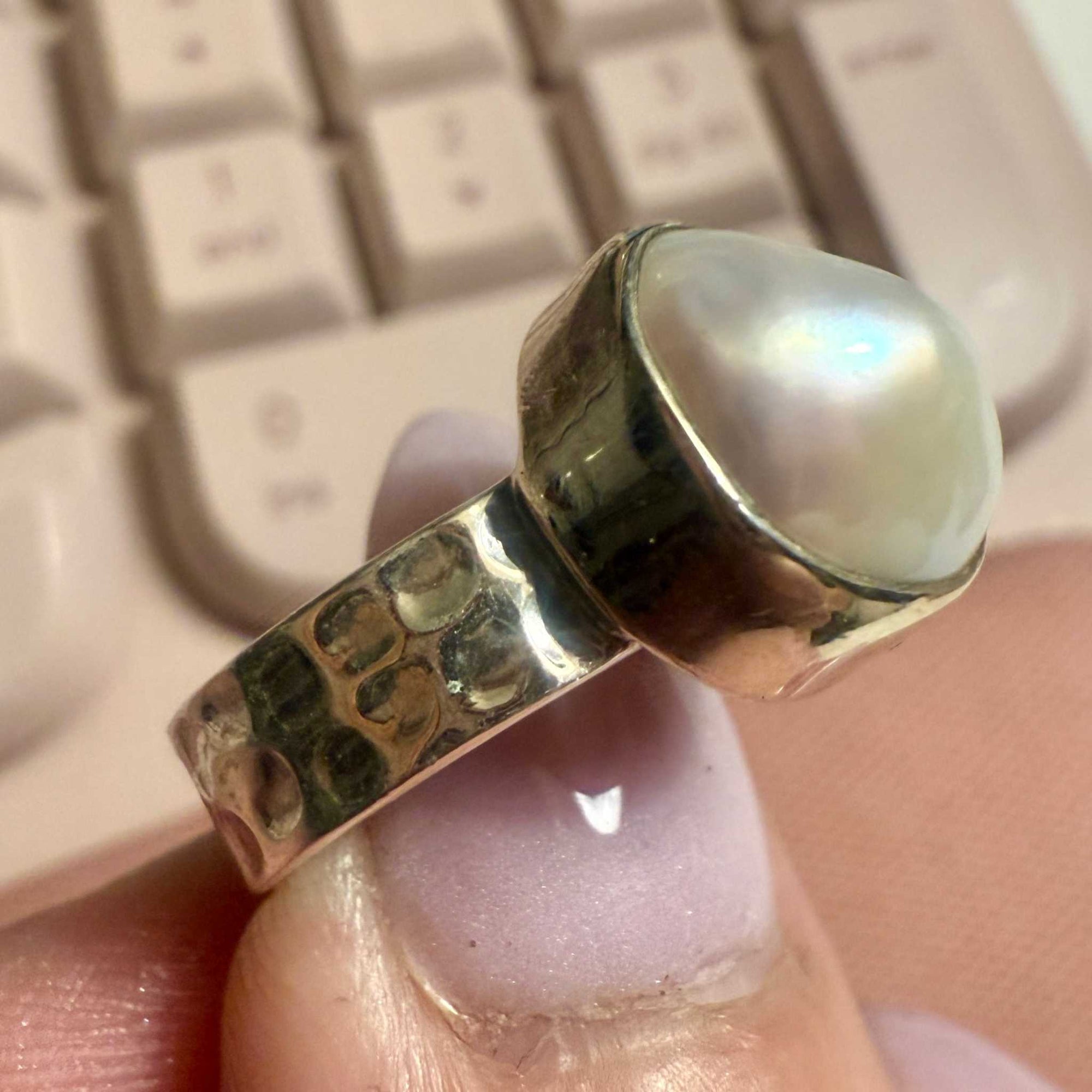Pearl Hammered-Band Ring – Sterling Silver – Size 6
