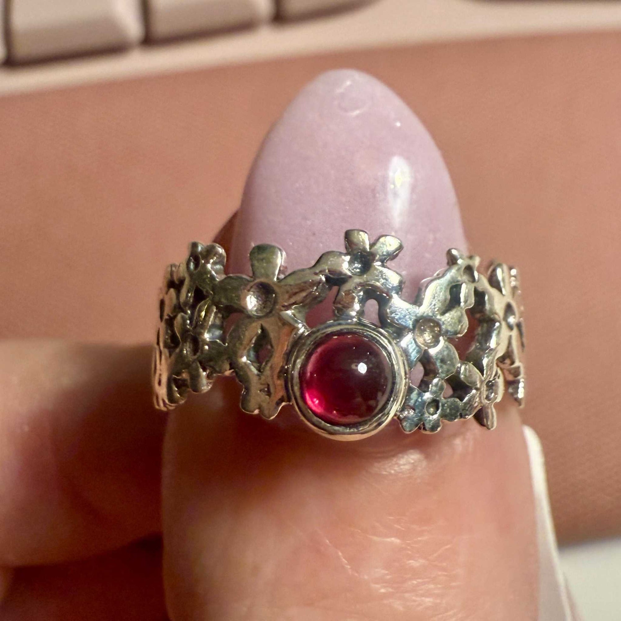 Garnet Floral Band Ring – Sterling Silver – Size 8