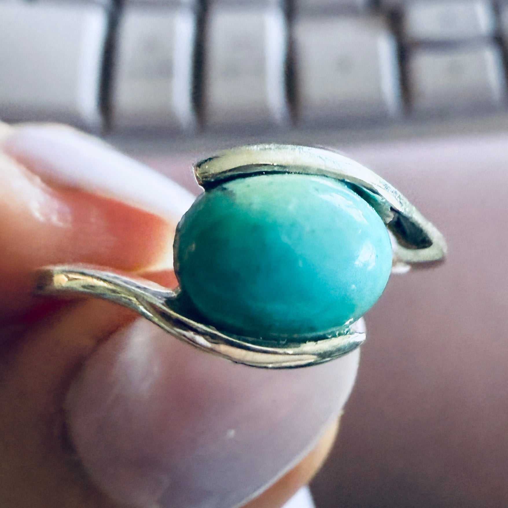 Turquoise Wave-Set Ring — Size 8