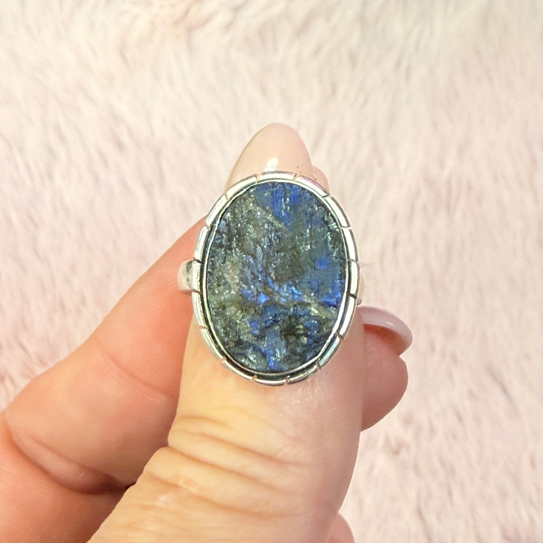 Rough Labradorite Ring - Sterling Silver with Deep Flash