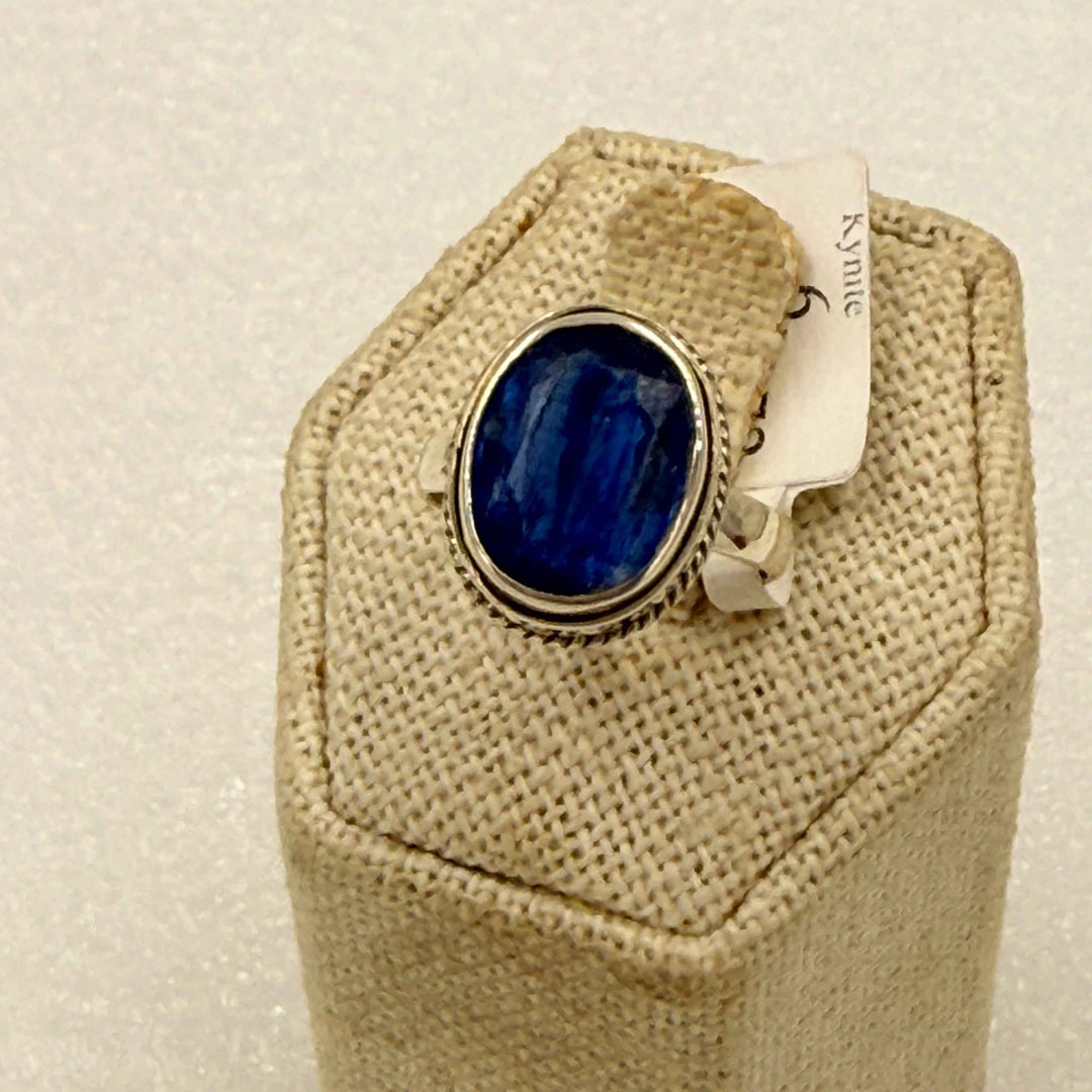 Sterling Silver Princess Blue Kyanite Oval Rope Bezel Statement Ring - Size 6