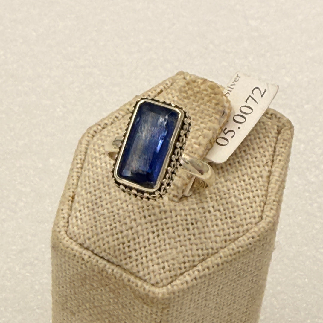 Sterling Silver Princess Blue Kyanite Rectangle Rope Bezel Ring - Size 7