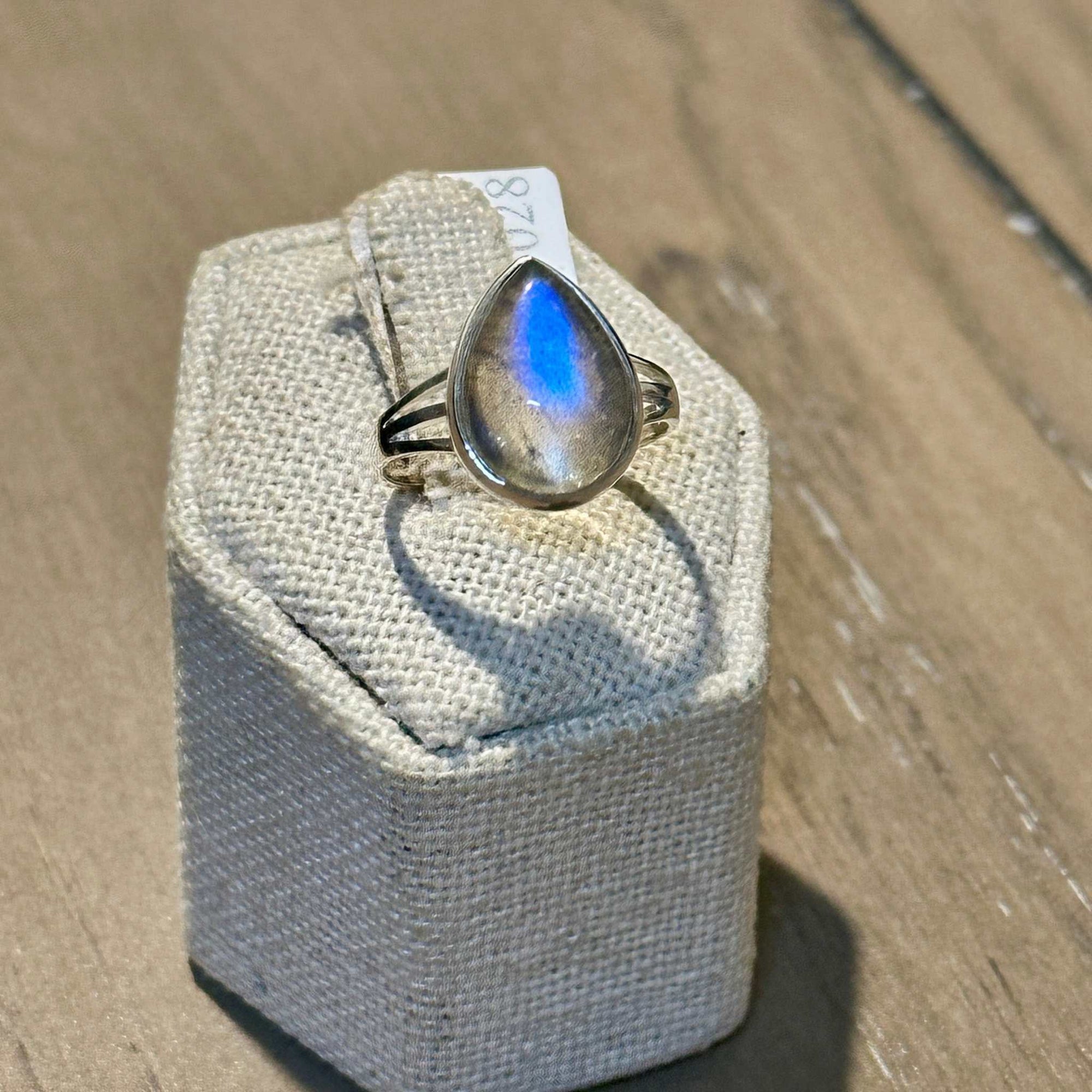 Labradorite Teardrop Split-Shank Ring – Sterling Silver – Size 7