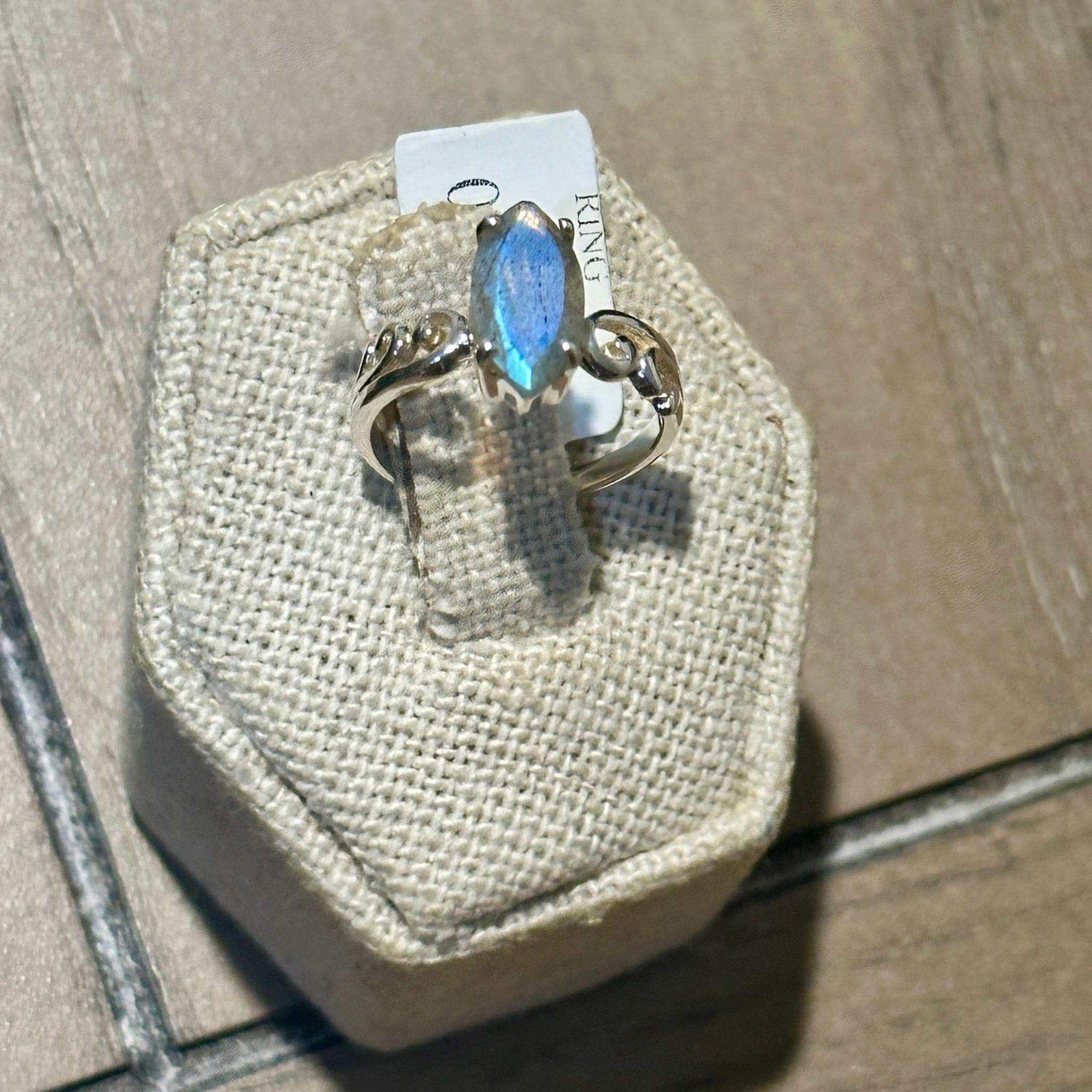 Labradorite Marquise Leaf-Detail Ring – Sterling Silver – Size 5