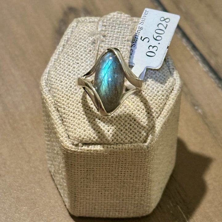 Labradorite Marquise Wave-Frame Ring – Sterling Silver – Sizes 5 &amp; 10
