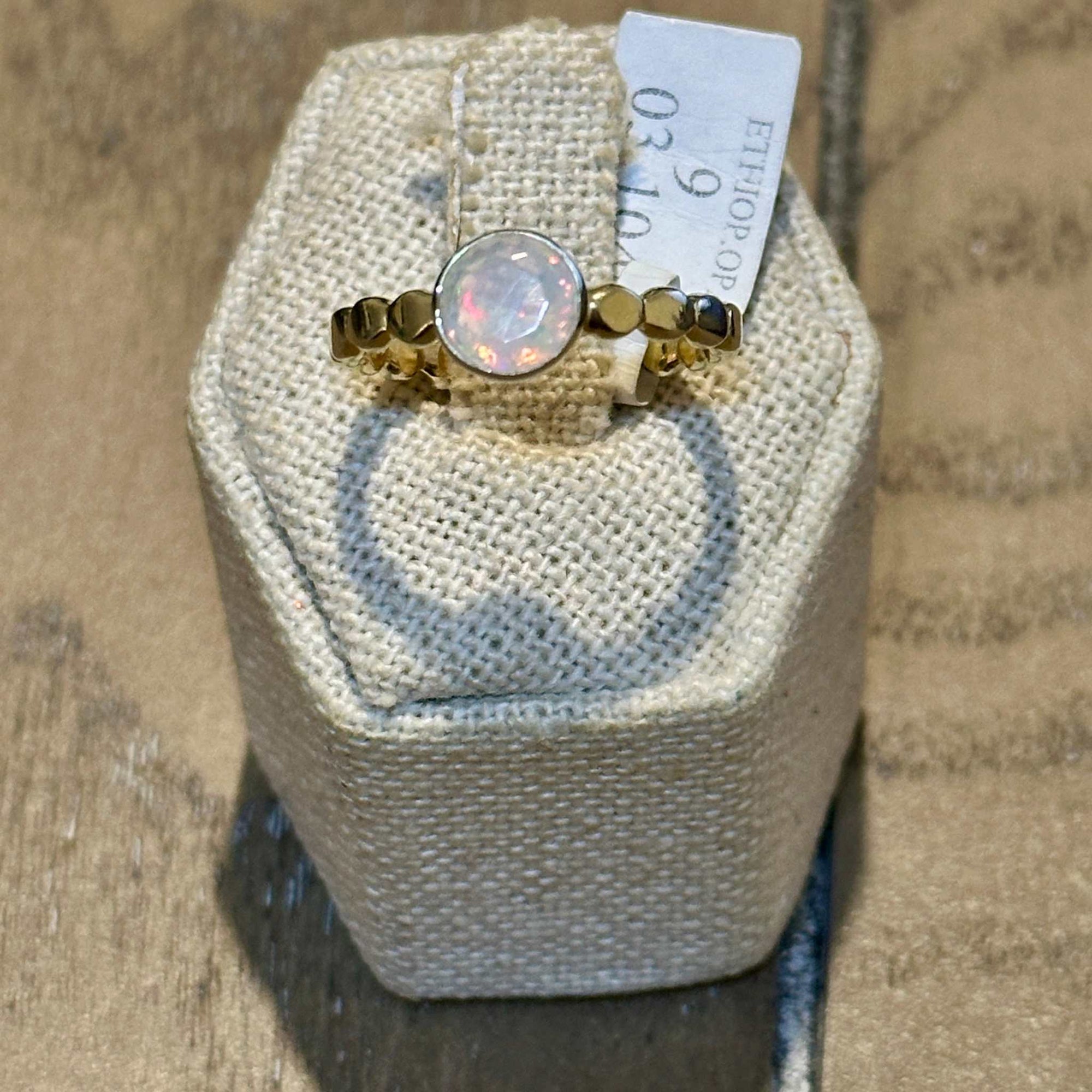 Ethiopian Opal Round Bezel Hex-Link Ring – Sterling Silver – Size 9