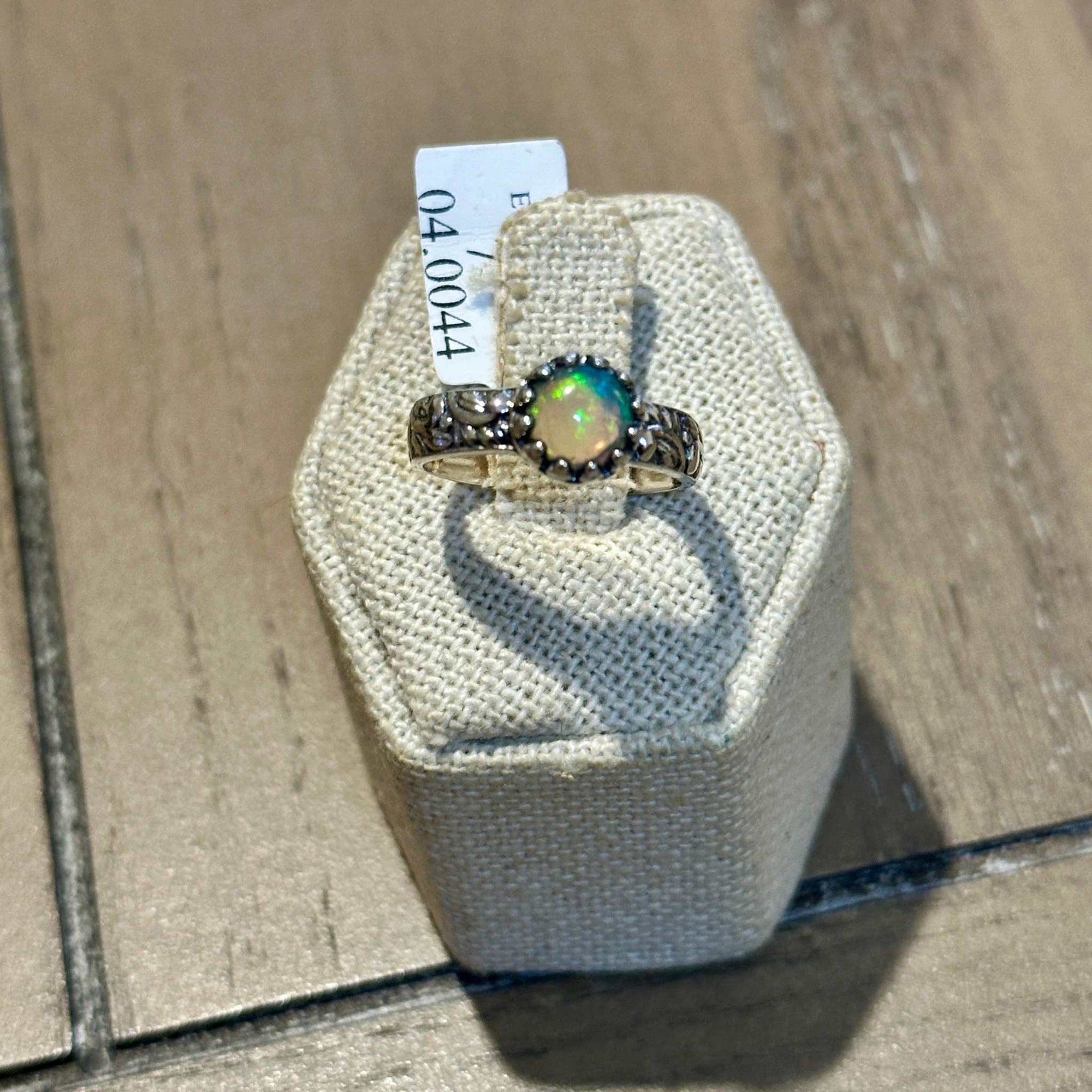 Ethiopian Opal Round Vintage-Flower Ring – Sterling Silver – Size 7
